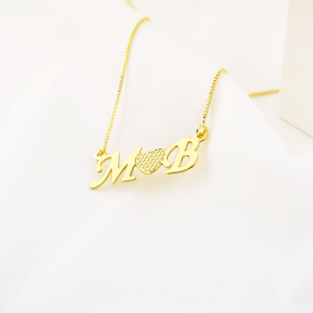 Colar com Duas Iniciais e Coração...